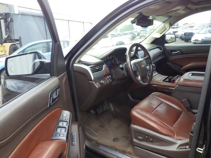 2015-chevrolet-suburban-image-5