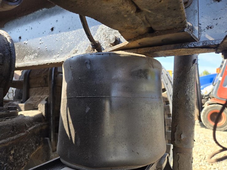 2005-mack-cl733-image-25