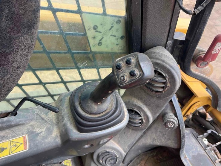 2019-caterpillar-259d-image-29