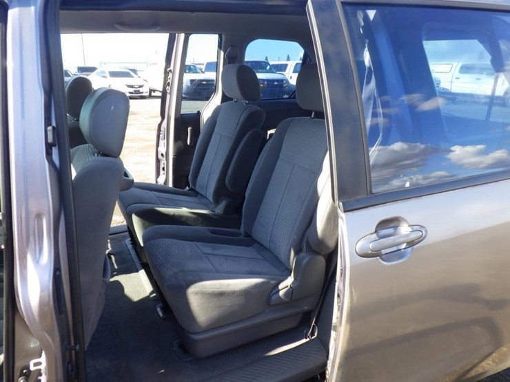 2005-mazda-mpv-image-7