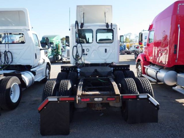 freightliner-cascadia-126-image-6