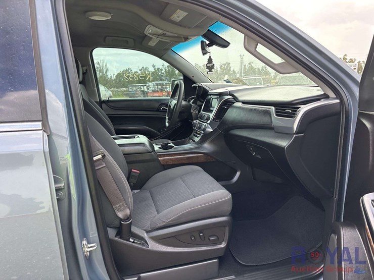 2016-chevrolet-tahoe-image-17
