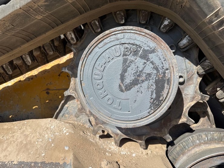 2012-john-deere-329d-image-10