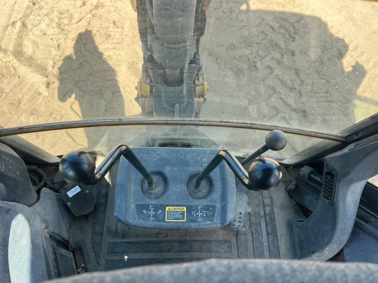 2018-deere-410l-image-35