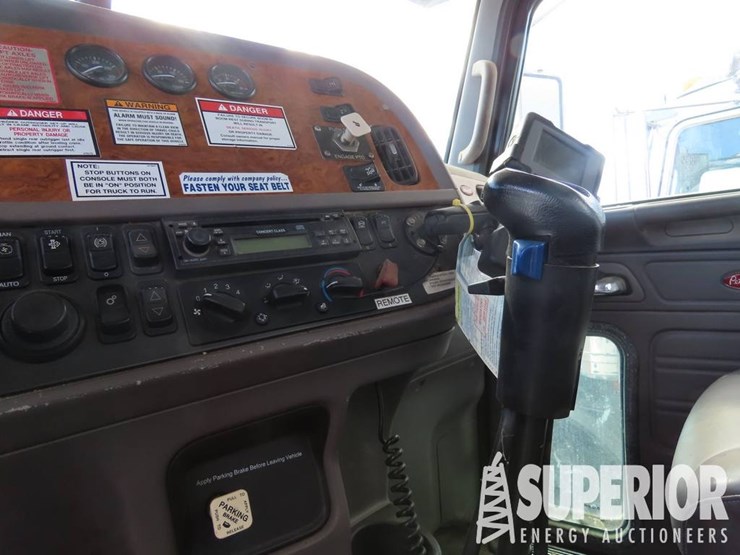 2008-peterbilt-365-image-10