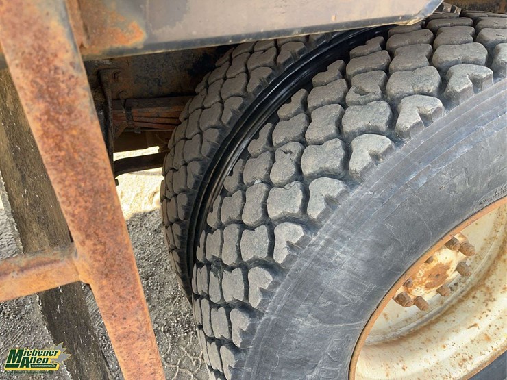 1995-freightliner-fl70-image-9