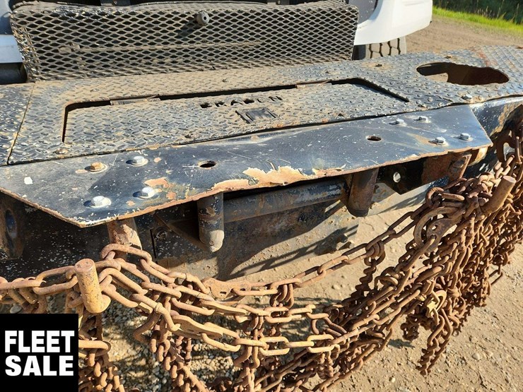 2001-freightliner-fl80-image-65