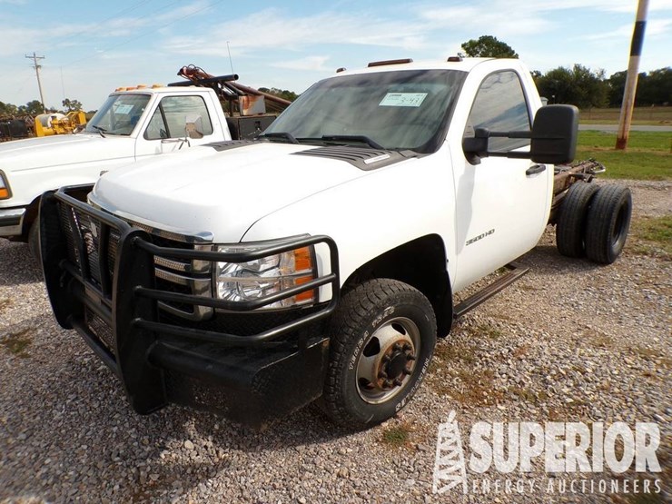 2013-chevrolet-3500hd-image-1
