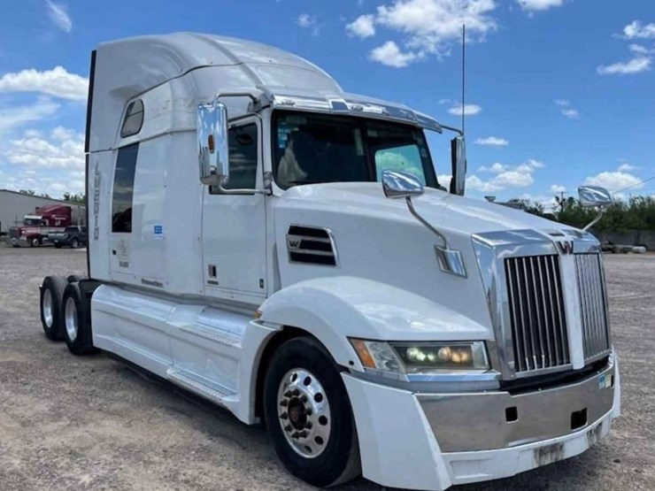 2020-western-star-5700xe-image-2