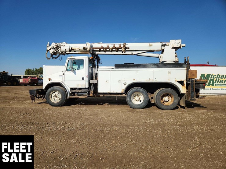 2001-freightliner-fl80-image-23