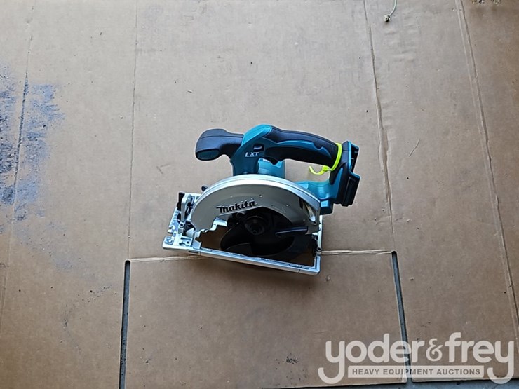 makita-18v-lxt-6.5"-circular-saw,-xss02z-(1yr-factory-warranty)-image-1