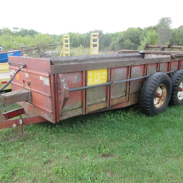 #5042 • H & S Tandem Manure Spreader