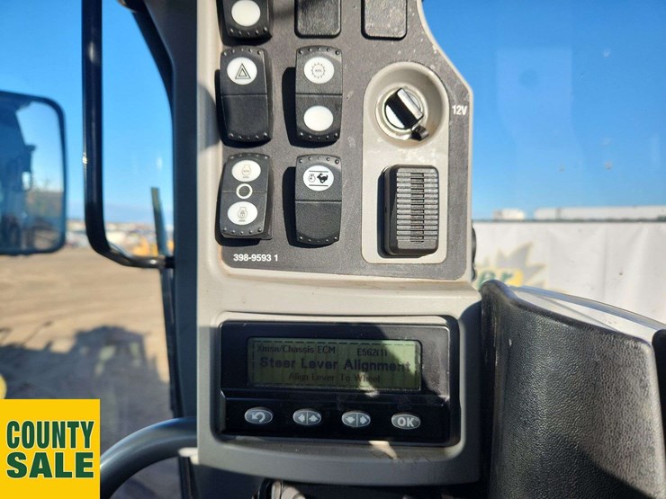 2015-caterpillar-14m-image-14