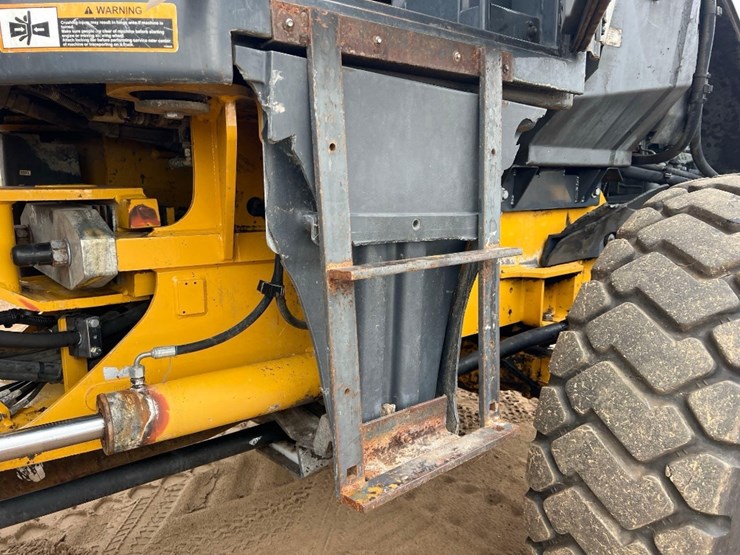 2018-deere-344l-image-14