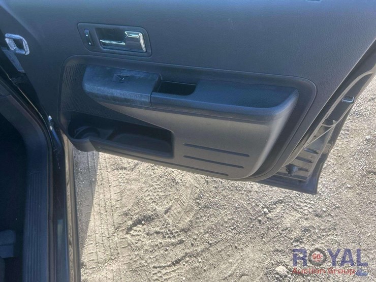 2010-ford-edge-image-19