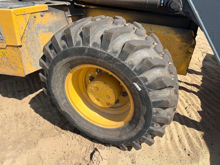 2018-deere-410l-image-28