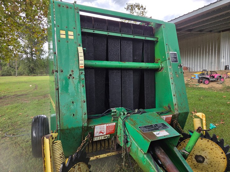 john-deere-335-image-4