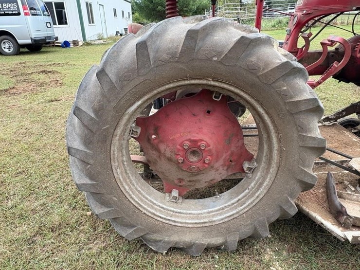 mccormick-farmall-cub-tractor-with-belly-mower-image-9