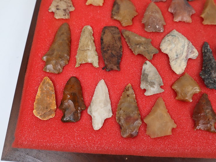 #67-•-#4173-•-(52)-framed-native-american-artifacts-image-4