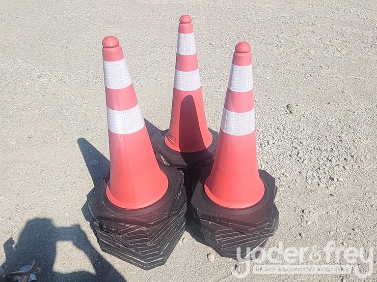 unused-2025-tpm-pe-reflective-traffic-cones-29”-height,-base-size-14”-x-14”-(50-of)-image-2