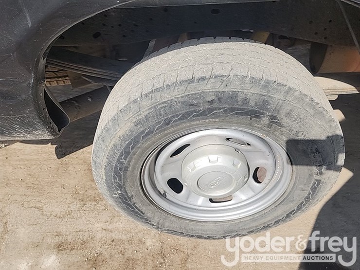 2015-ford-f250-xl-image-9