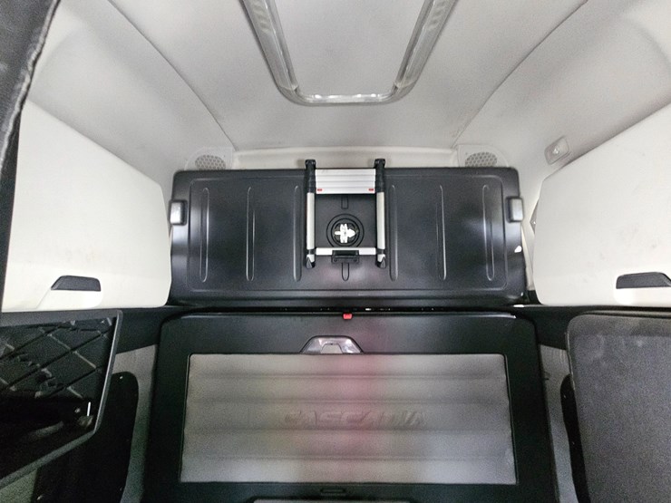 2019-freightliner-cascadia-126-image-69