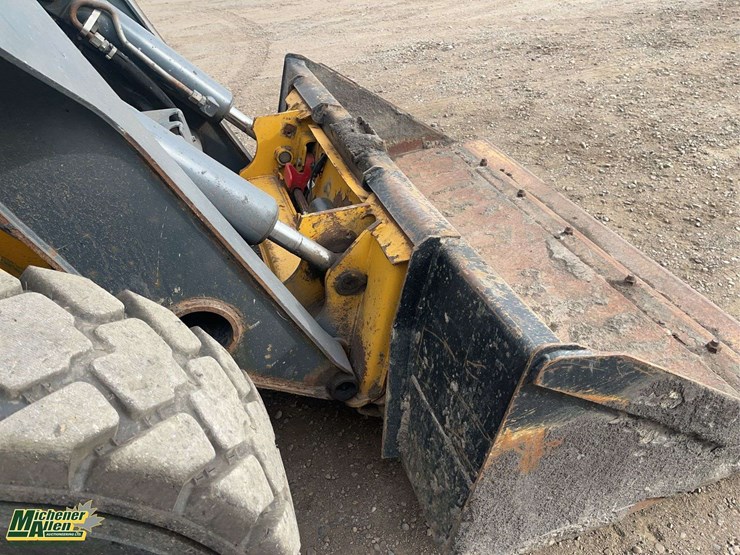 2013-deere-332e-image-15