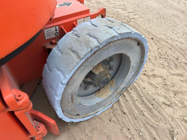 jlg-e300aj-image-16
