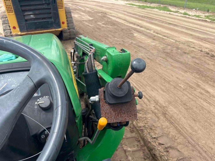 john-deere-3032e-image-27