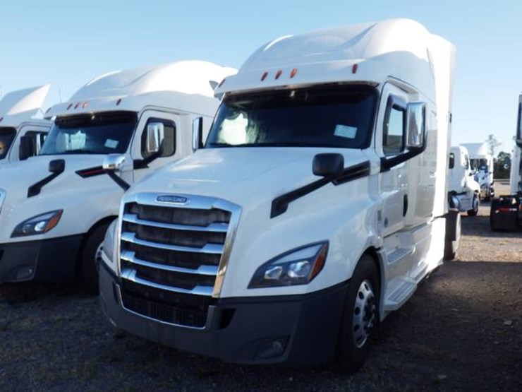 2019-freightliner-cascadia-126-image-1