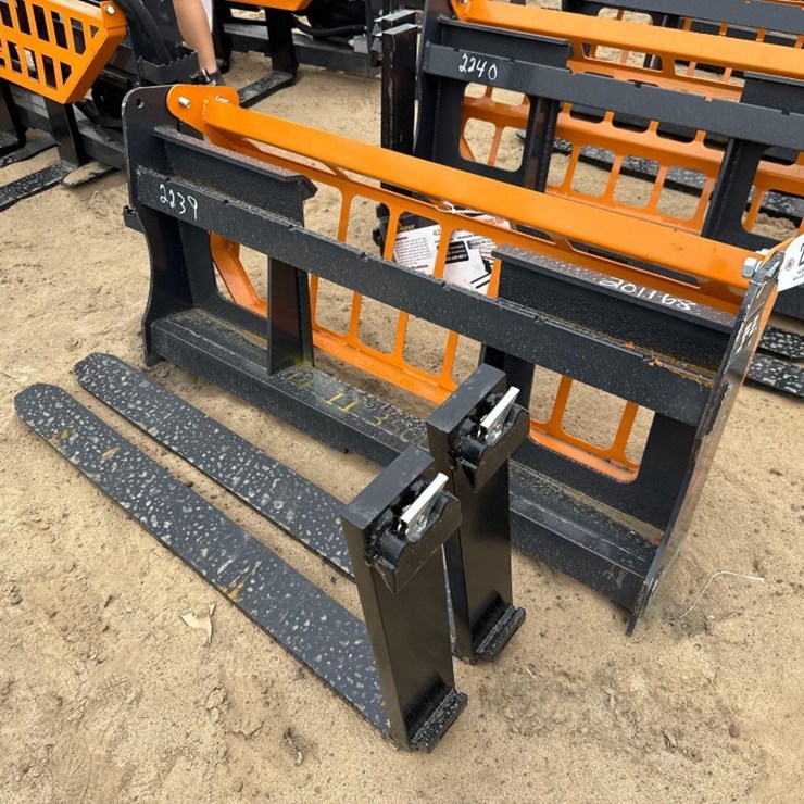 UNUSED LANDHONOR PF-11-3500G PALLET FORKS