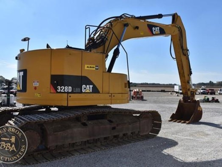 2015-caterpillar-328d-lcr-image-32