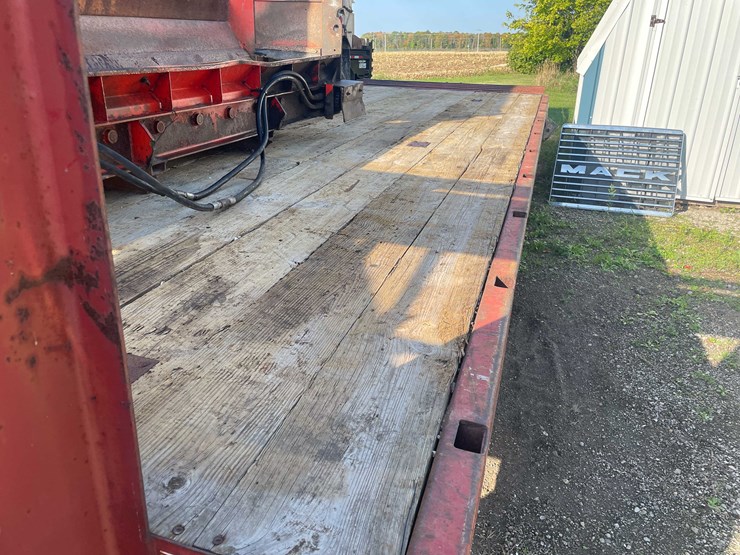 #1892-•-1991-hillsboro-dual-axle-gooseneck-flatbed-trailer-(has-wi-title)-image-15