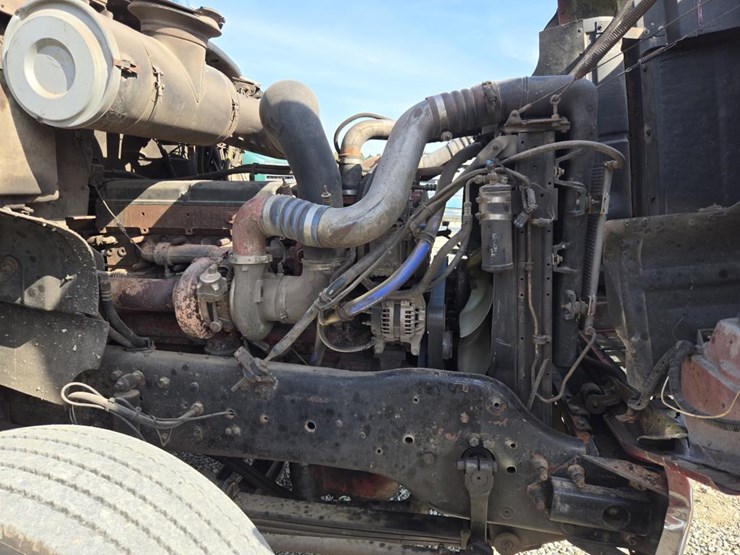 2005-mack-cl733-image-50