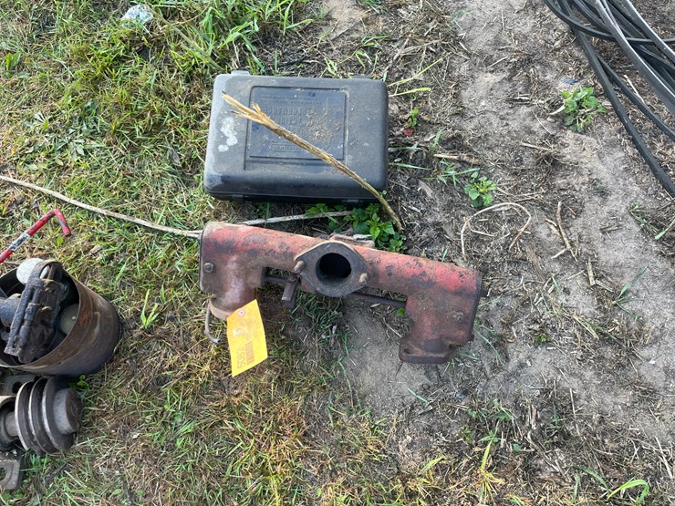 #5082-•-intake-manifold-for-farmall-660-image-2