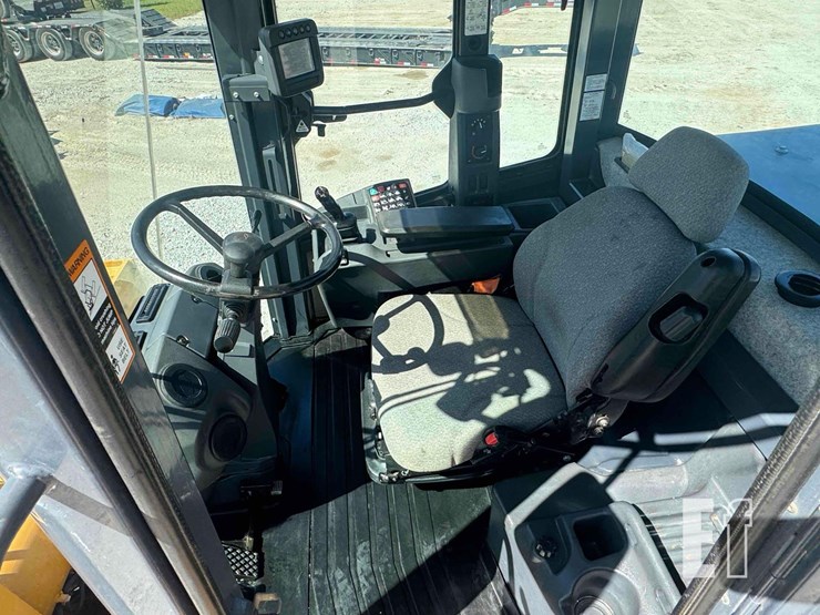 2017-deere-624kii-image-9
