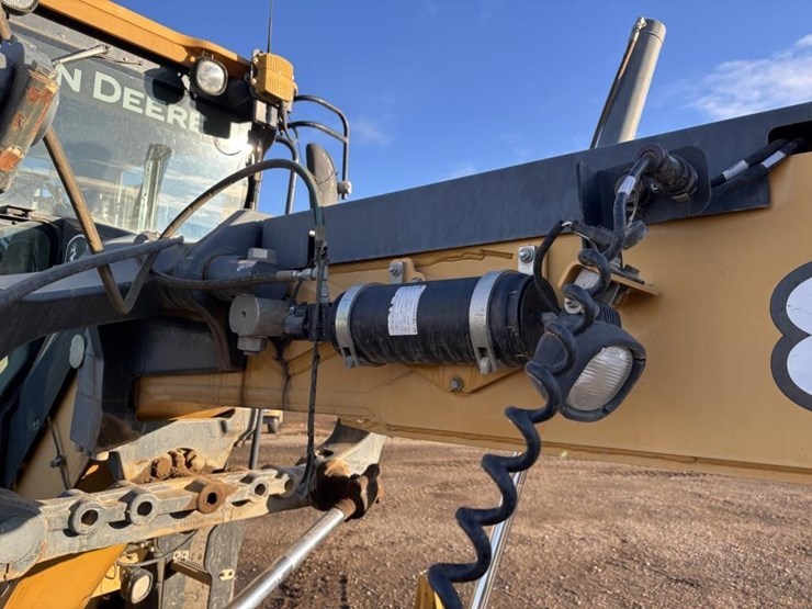 2011-deere-872gp-image-21