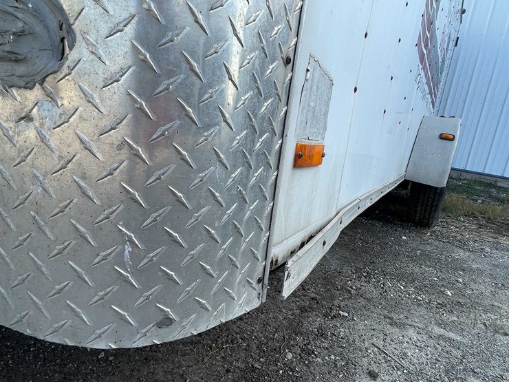 #1895-•-pace-16'-enclosed-dual-axle-trailer-(has-wi-title)-image-33