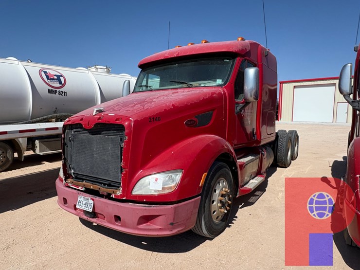 2012-peterbilt-587-image-1