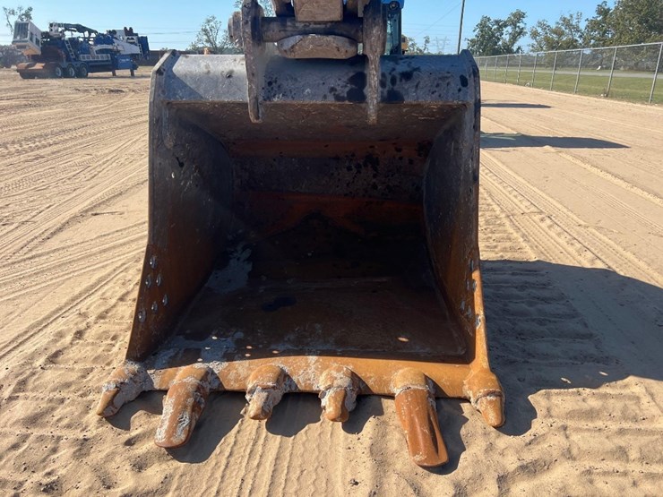 2019-deere-350g-lc-image-11