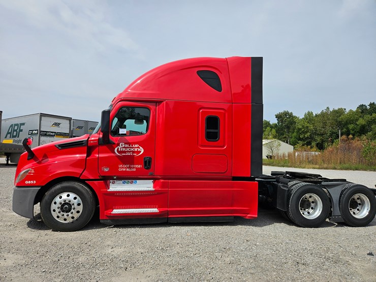 2019-freightliner-cascadia-126-image-6