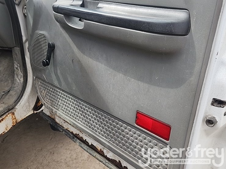 2005-ford-f550-image-24