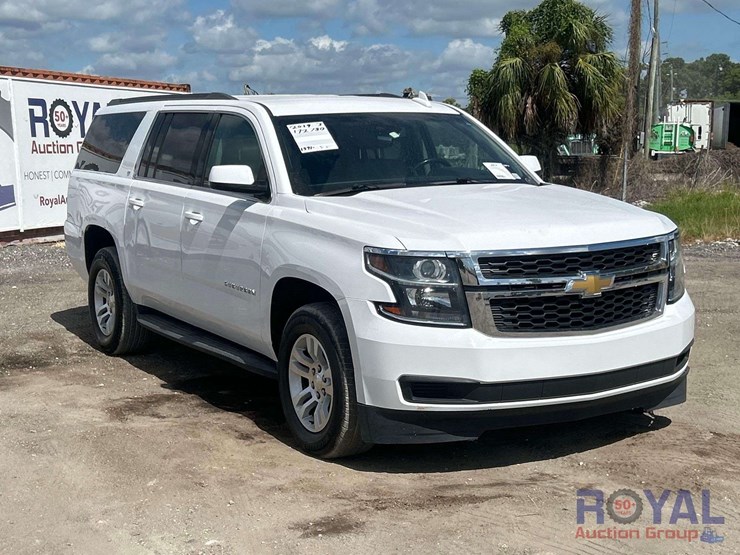 2019-chevrolet-suburban-image-2