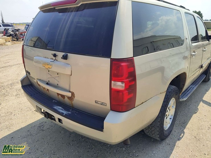 2007-chevrolet-suburban-image-46
