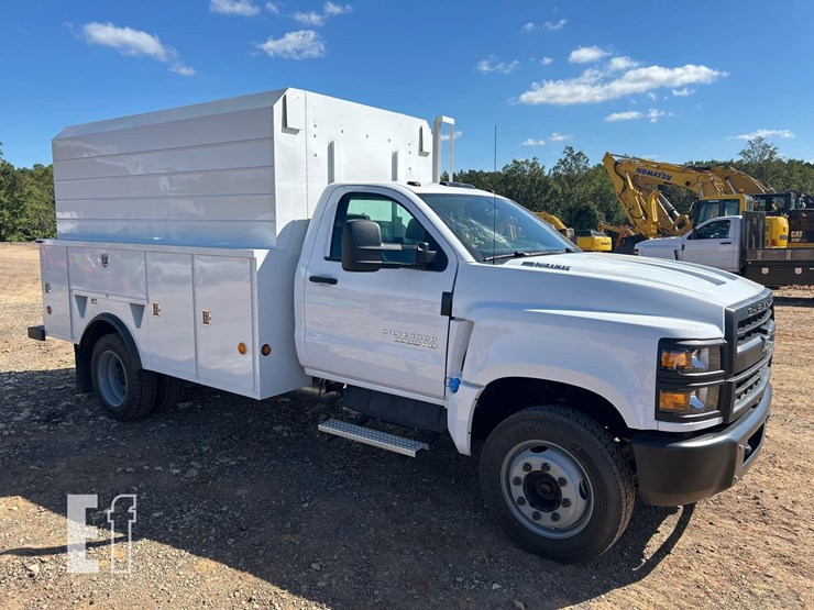 2023-chevrolet-silverado-6500hd-image-2