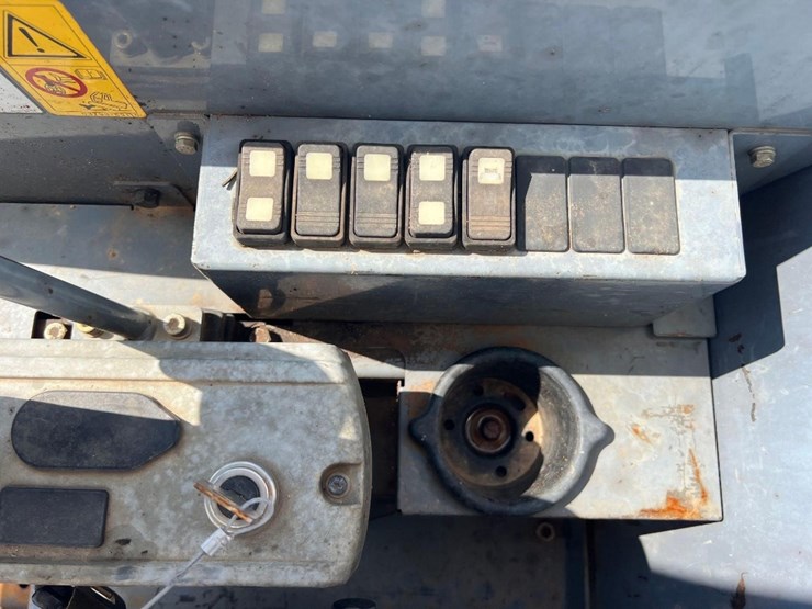 2018-takeuchi-tb240-image-33