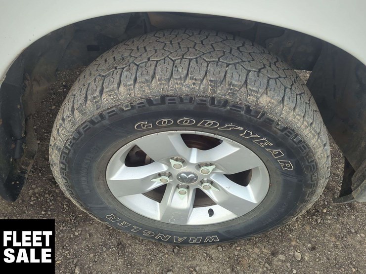 2014-ram-1500-slt-image-30