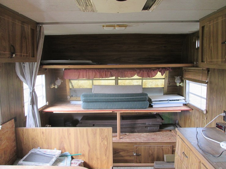 #5043-•-yellowstone-18'-camper-(no-title)-image-5