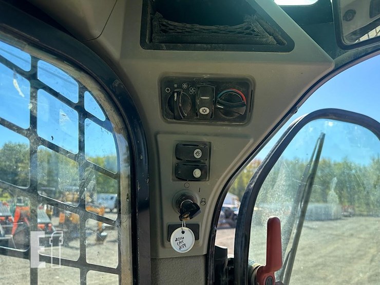 2016-caterpillar-259d-image-12