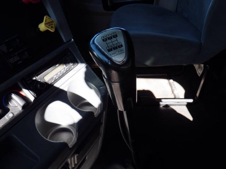 2013-freightliner-cl120-columbia-image-11